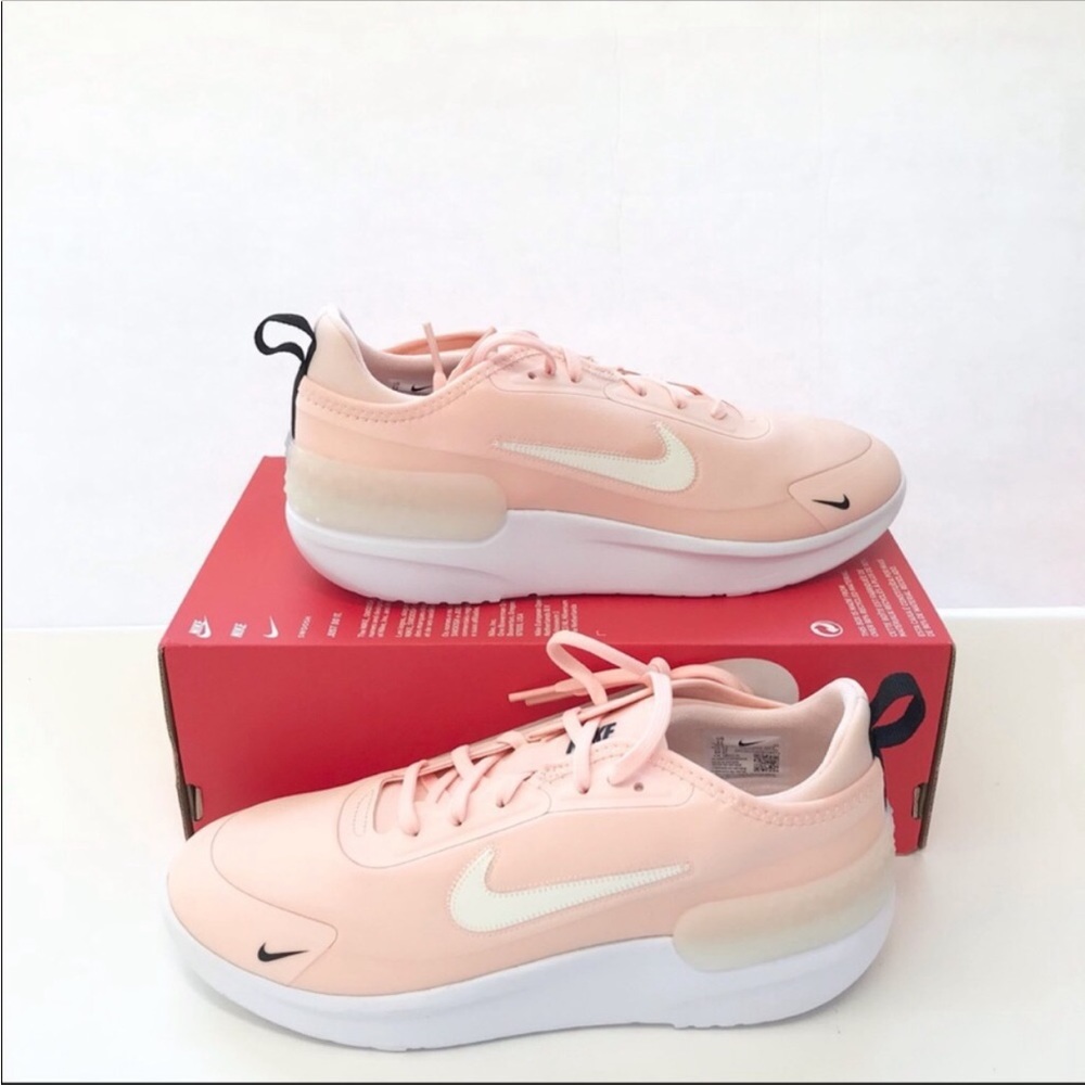 NWT Nike Women’s Amixa Shoes Size: 11